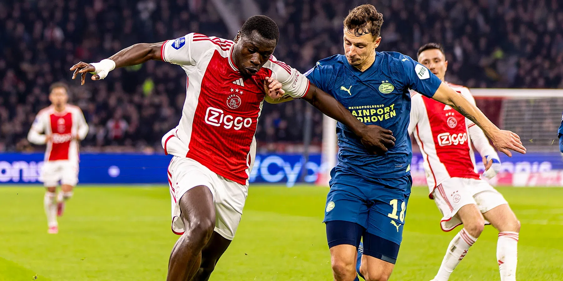 Wat is het verschil in marktwaarde tussen Ajax en PSV?