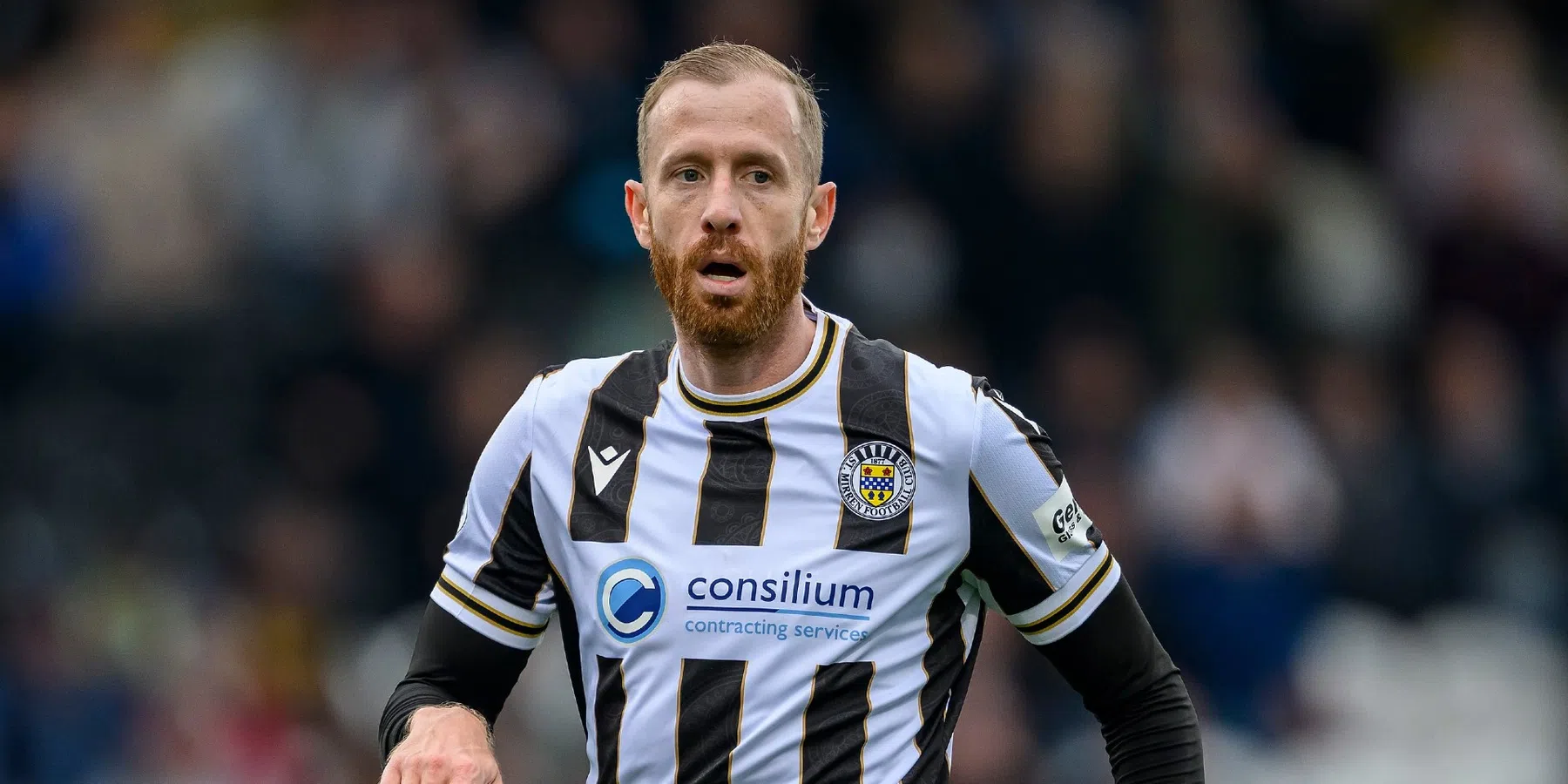 Saint Mirren verbreekt contract Van Veen, spits verdacht van huiselijk geweld