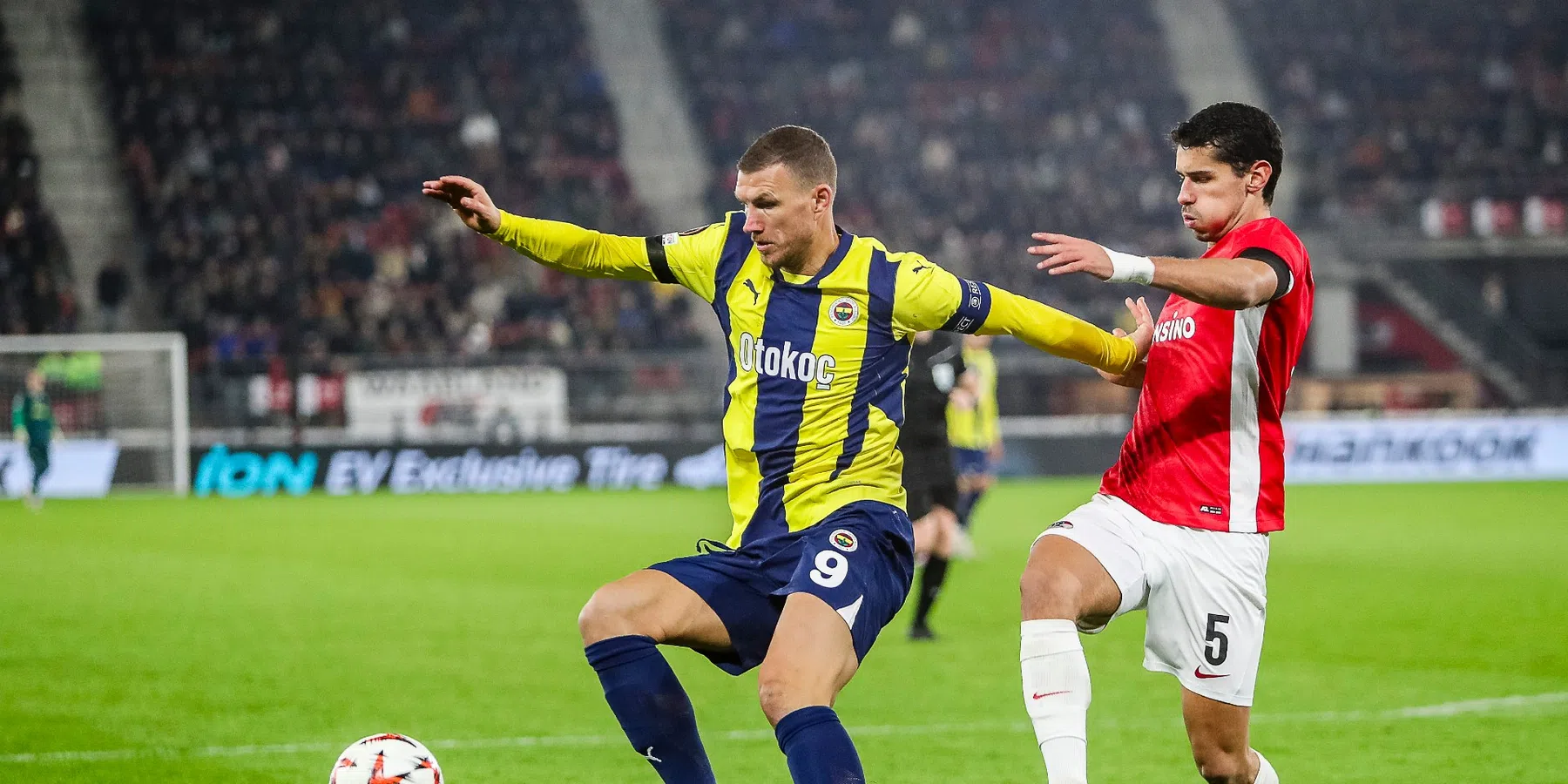 AZ voltooit grote stunt en wint in eigen huis van Fenerbahçe in Europa League