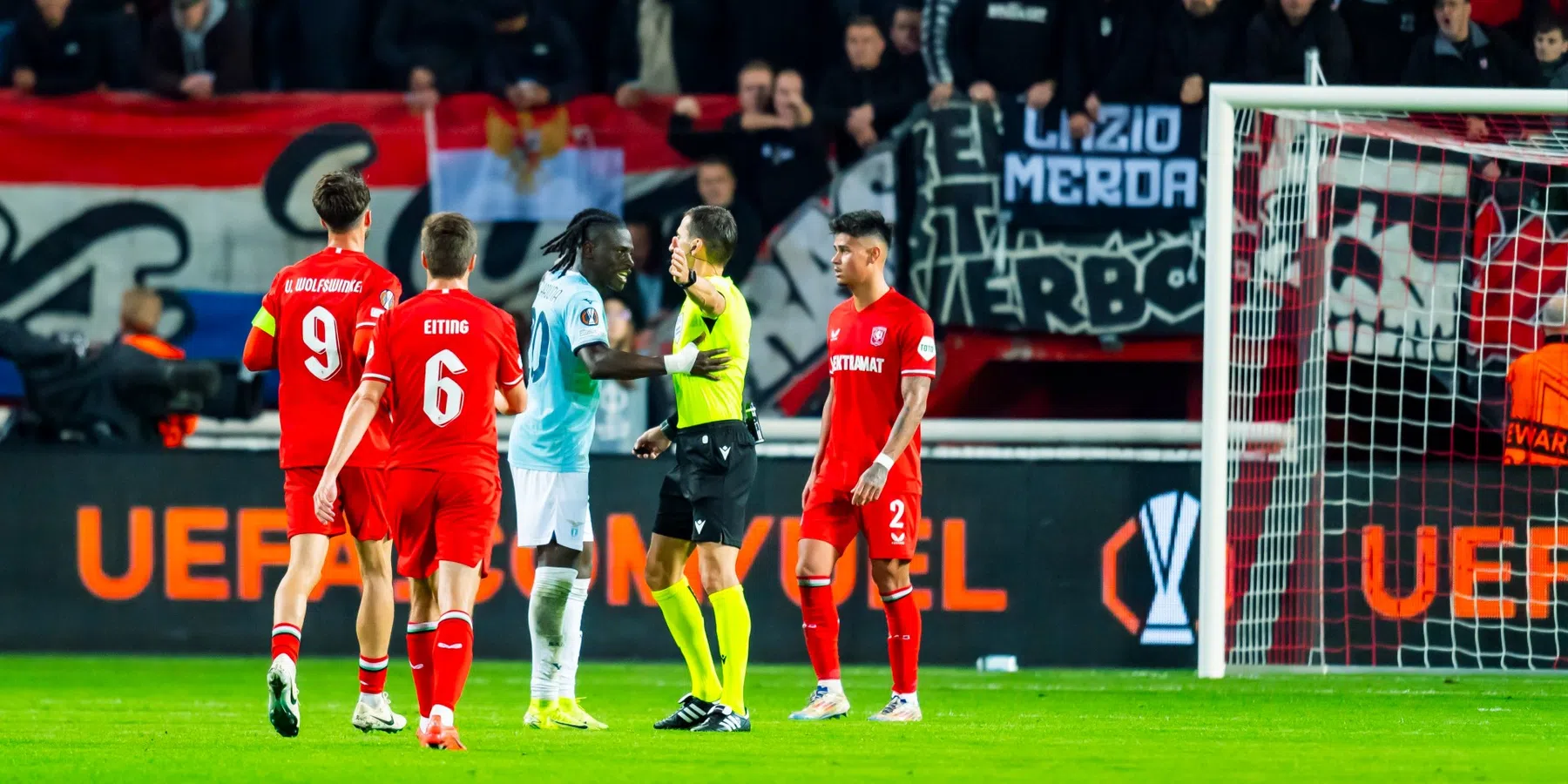 Twente legt zware straffen op aan supporters na racisme tegen Lazio