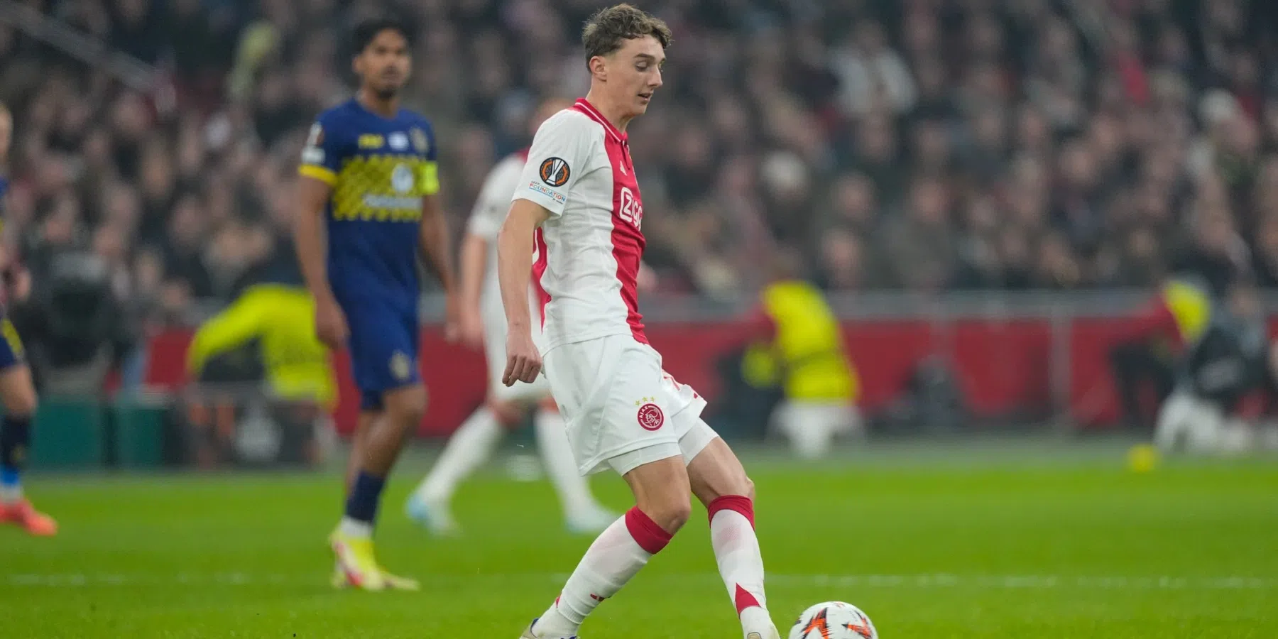 Wie is Youri Baas, de verdediger die zijn contract bij Ajax kan verlengen?