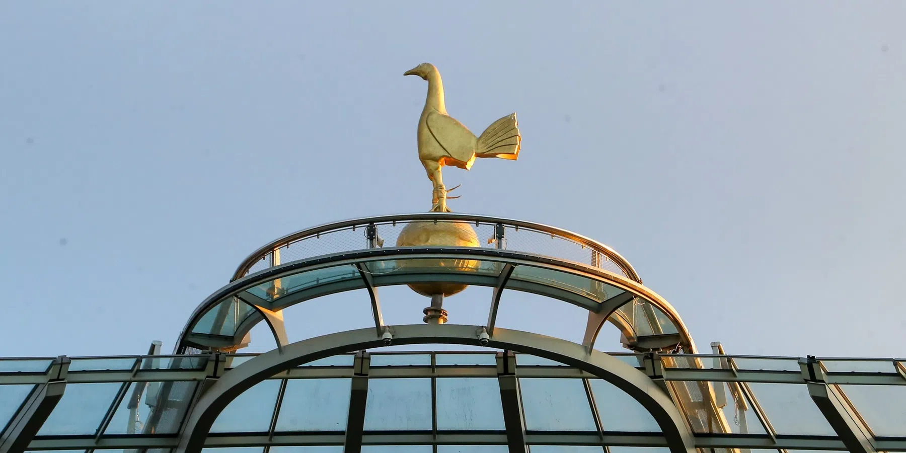 Hoe ziet het nieuwe logo van Tottenham Hotspur eruit?