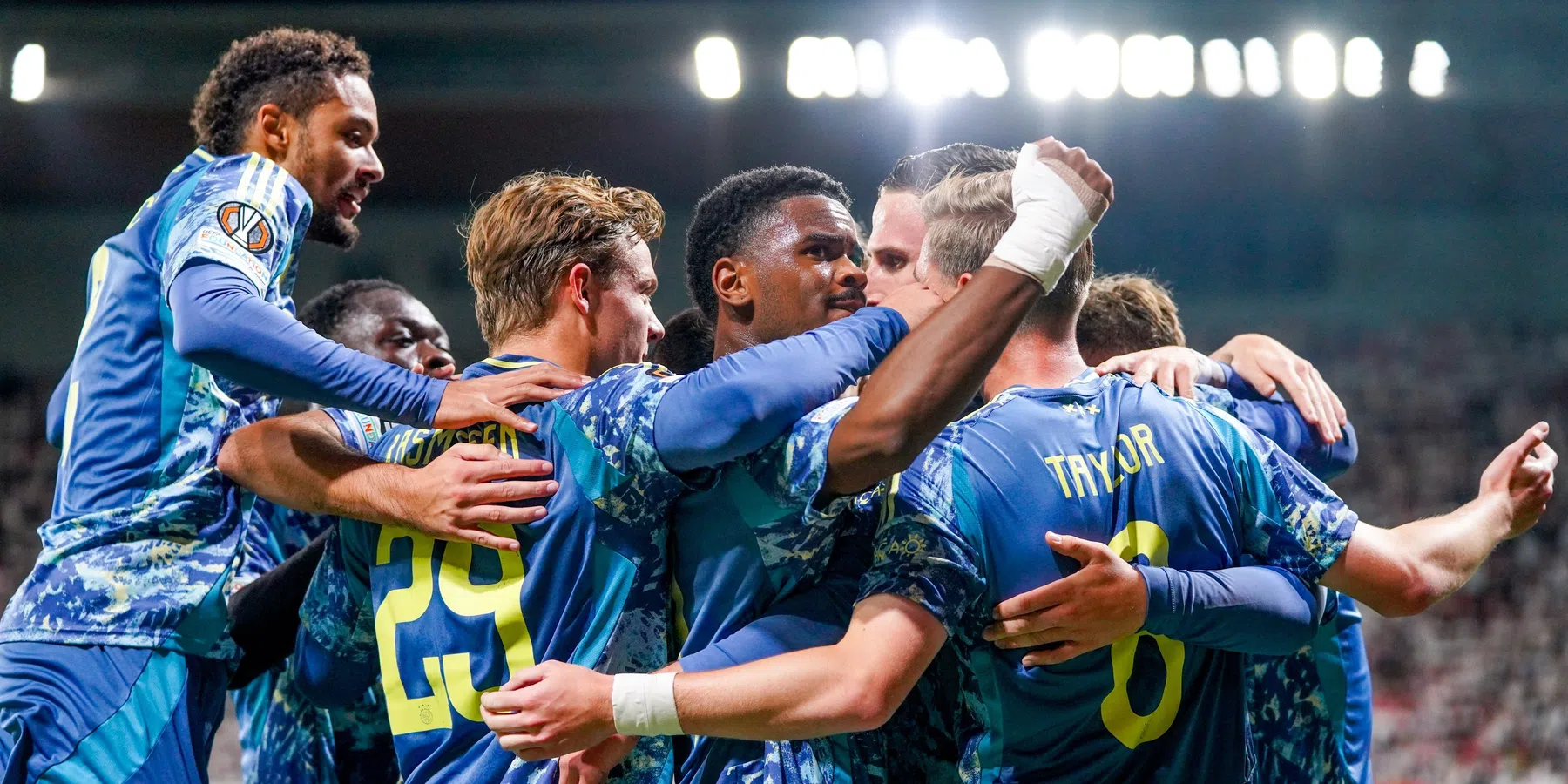 Waar kan ik Real Sociedad tegen Ajax op tv kijken?