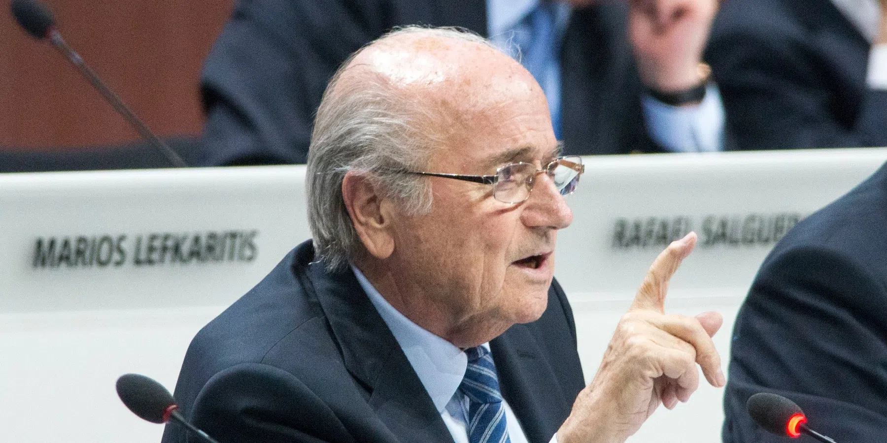 Sepp Blatter: "Infantino sloopt voetbal met overcommercialisering" - VN