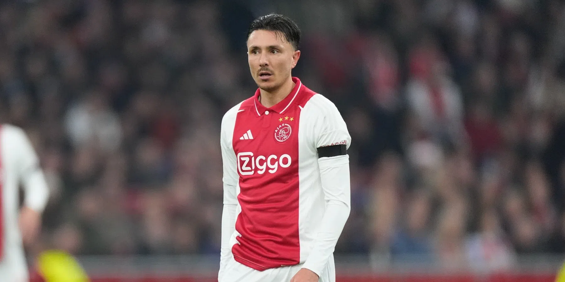 Berghuis wil blijven bij Ajax ondanks salarisuitdagingen