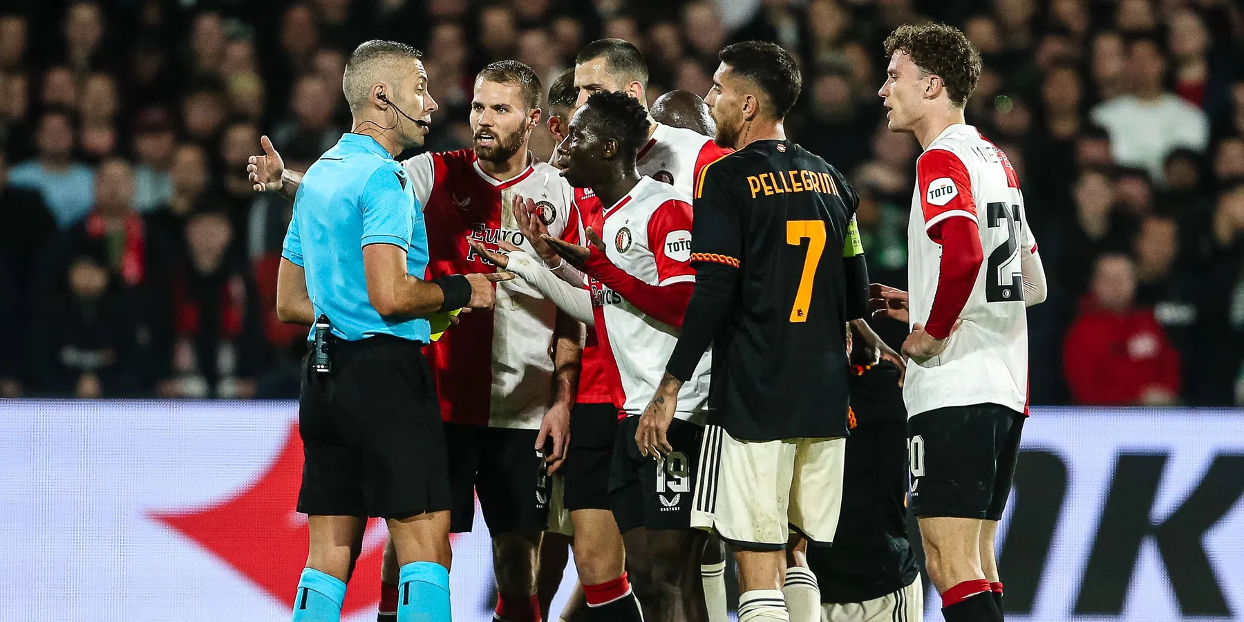 Deze scheidsrechter fluit het duel tussen Manchester City en Feyenoord