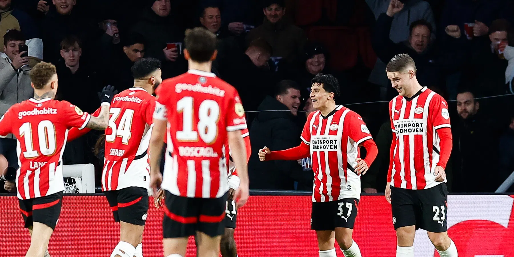 PSV wint met 6-1 van FC Twente