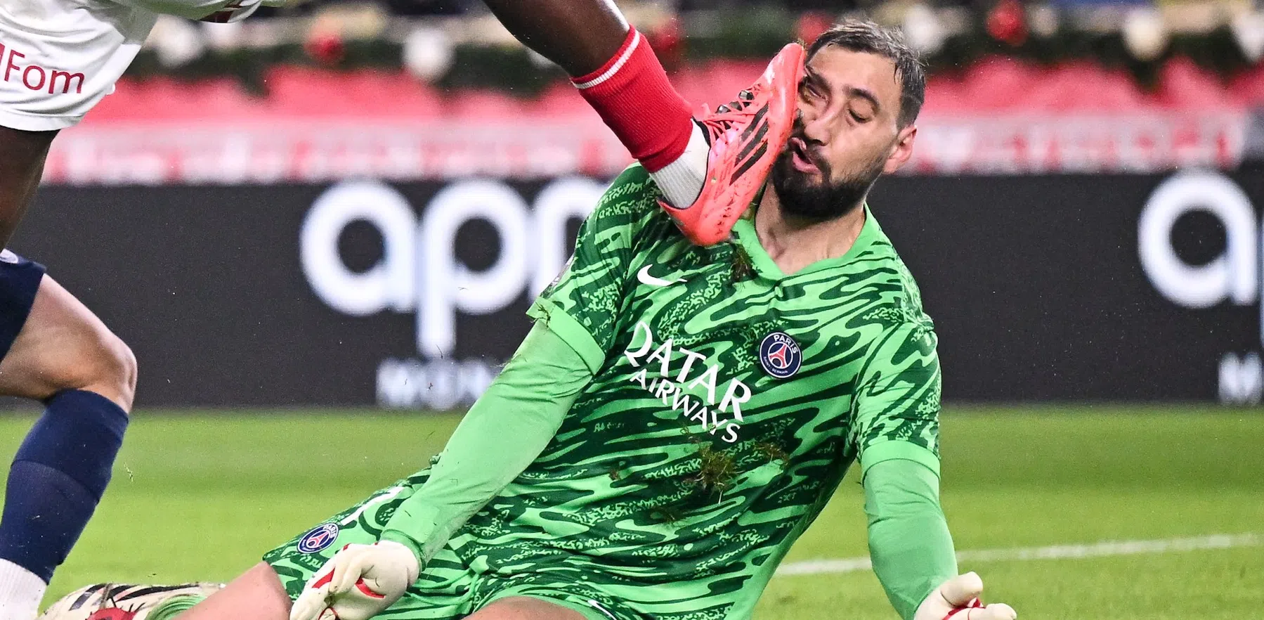 Gruwelijke botsing: Donnarumma loopt hoofdwond op tegen Monaco - VN