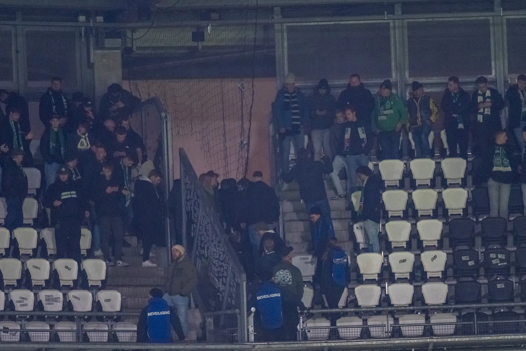 Heracles bevestigt: kinderen gewond bij ongeregeldheden in ASITO-stadion | Voetbal