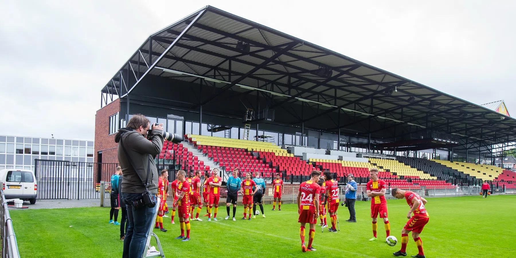 Wie is John Lageman, nieuwe grootaandeelhouder van Go Ahead Eagles?