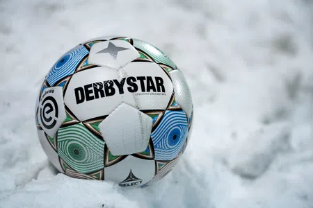 Transferoverzicht alle wintertransfers in de Eredivisie van 2024/25 op