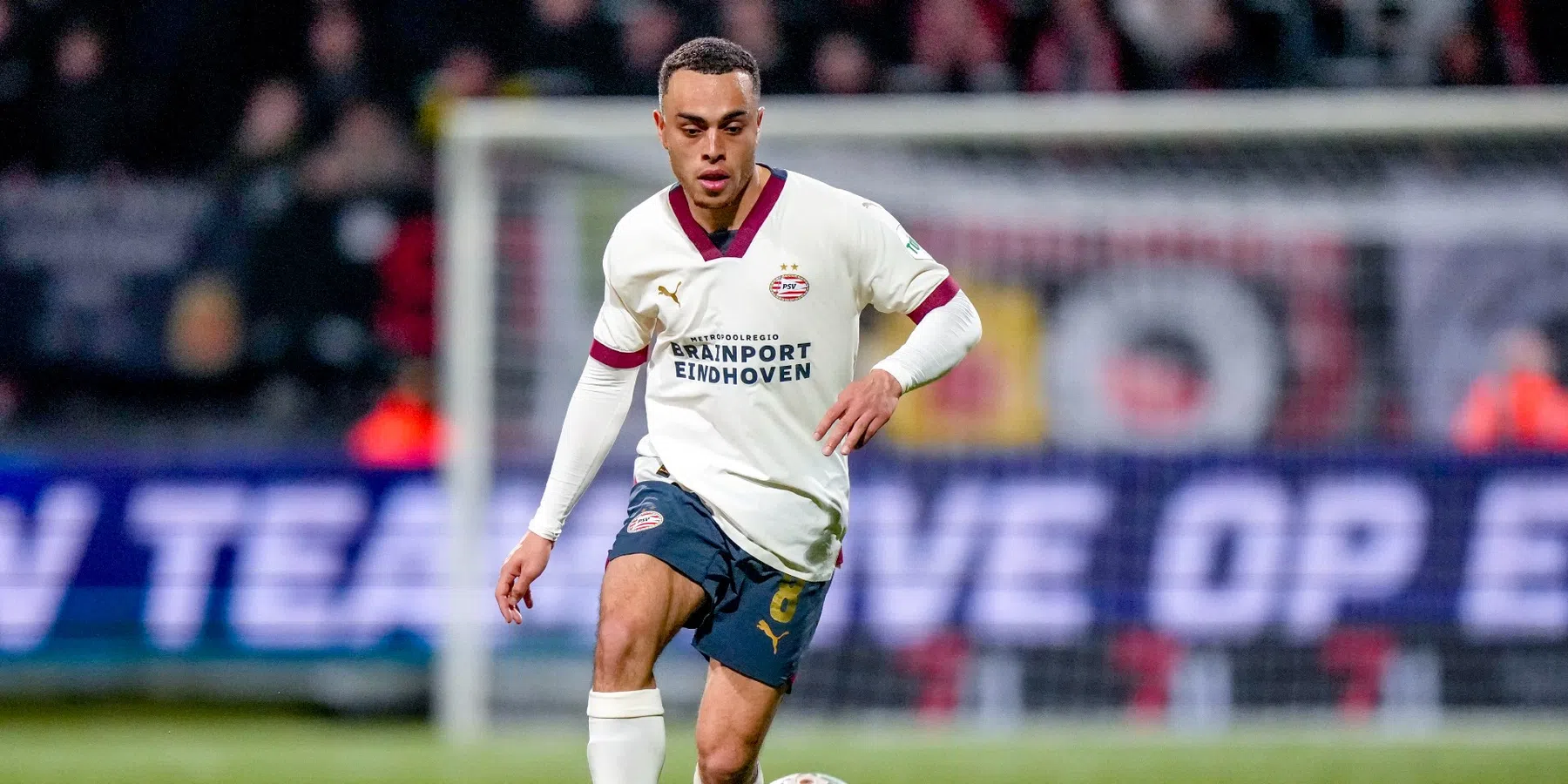 Sergiño Dest en Adamo Nagalo trainen weer mee bij PSV | VoetbalNieuws