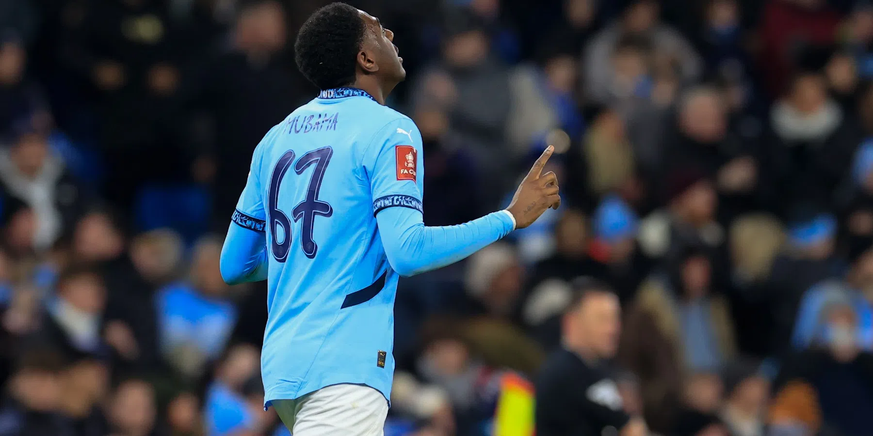 Wie is Mubama, de spits die trefzeker is bij zijn debuut voor Manchester City?