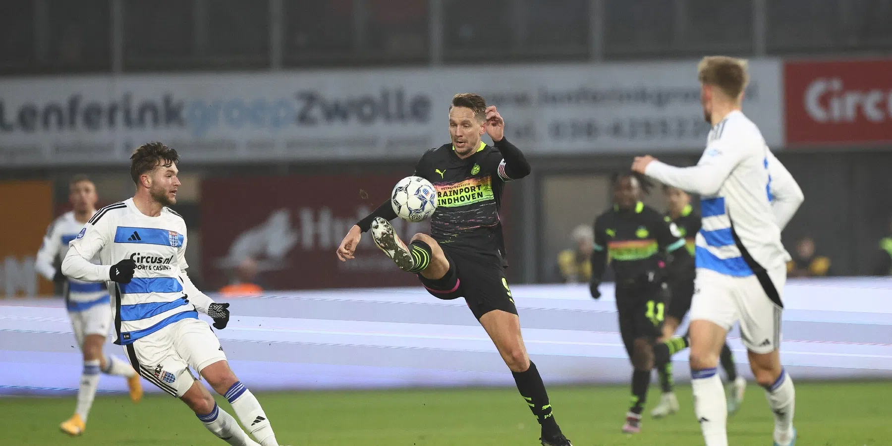 PSV gaat pijnlijk onderuit tegen PEC Zwolle