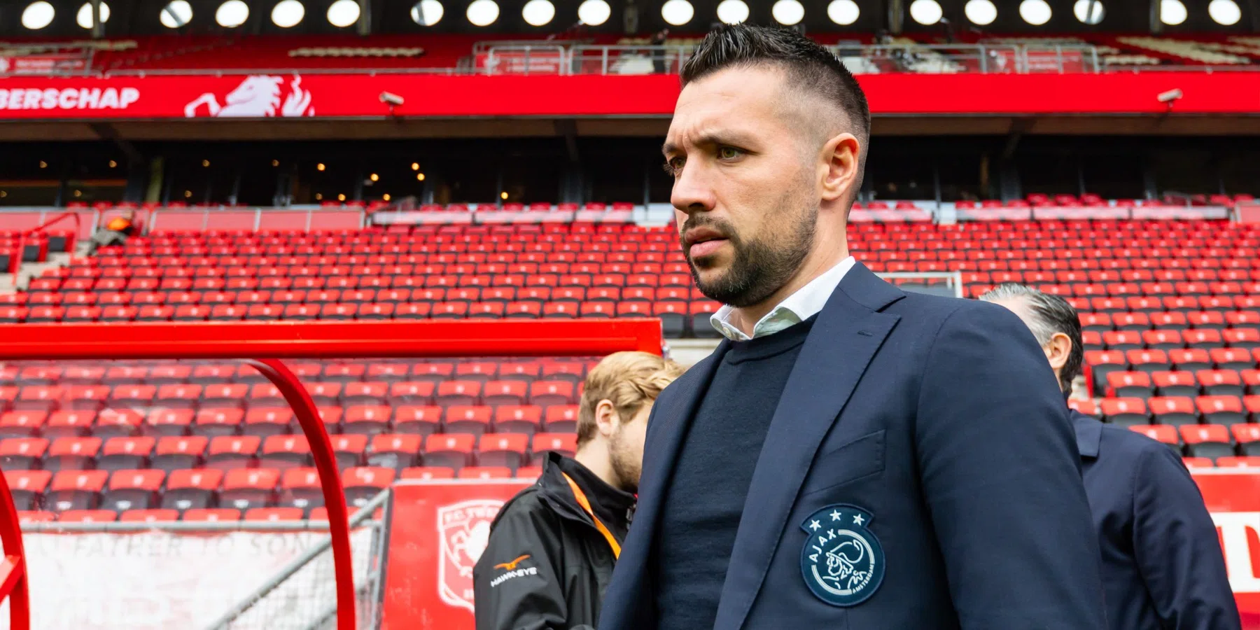 Farioli uit kritiek op Ajax’ transferbeleid: “Niet in control” - VN