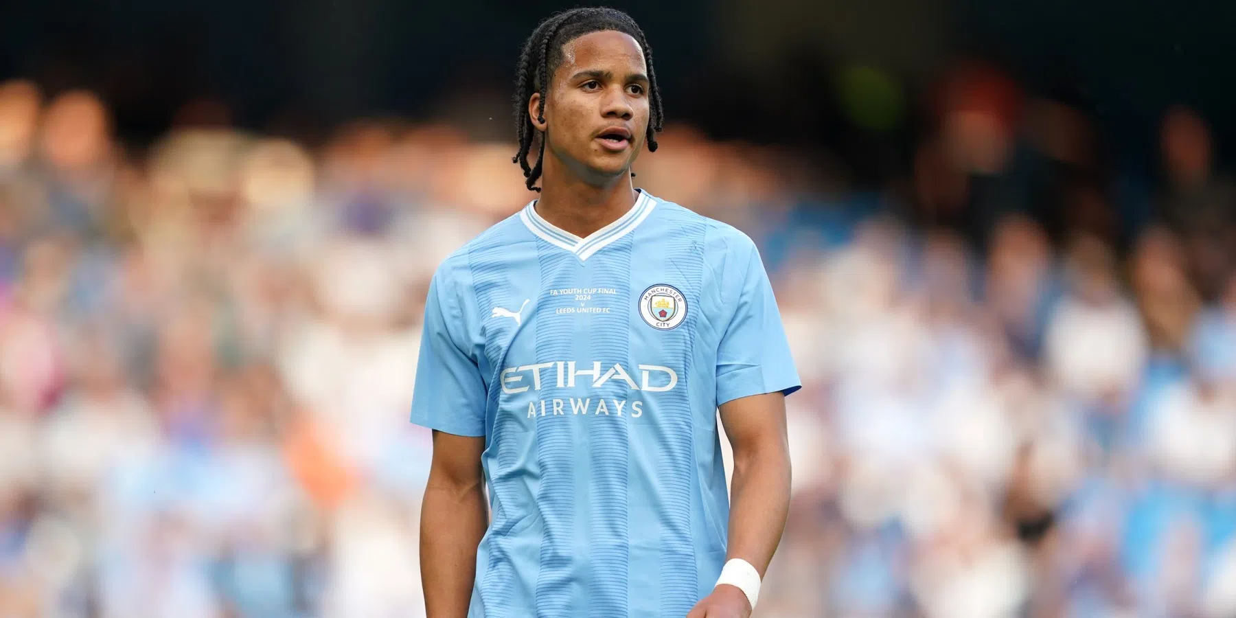 Wie is Divine Mukasa, het Engelse toptalent op de radar van Ajax?
