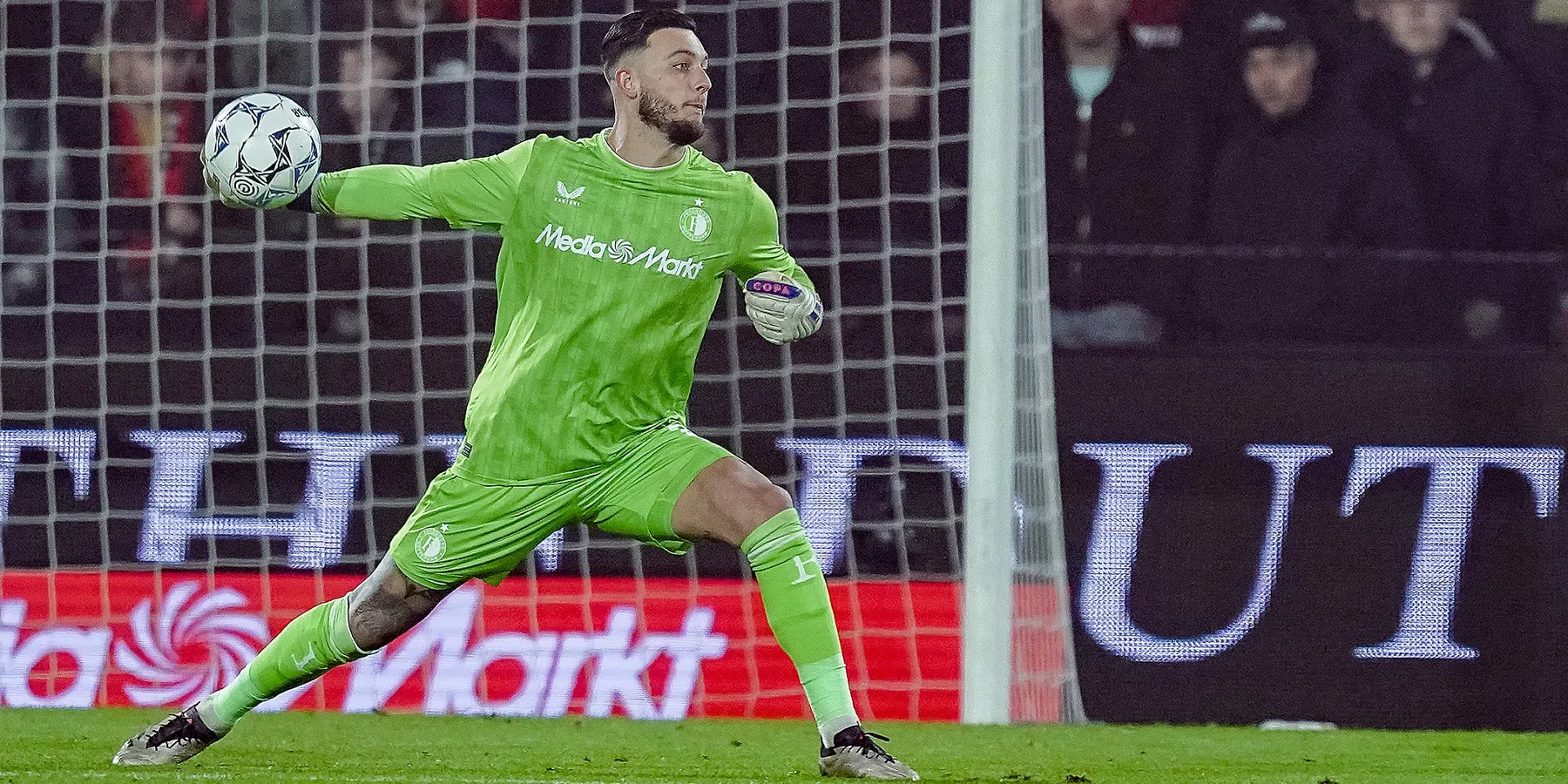 'Domper voor Feyenoord: einde seizoen voor Bijlow na nieuwe blessure'
