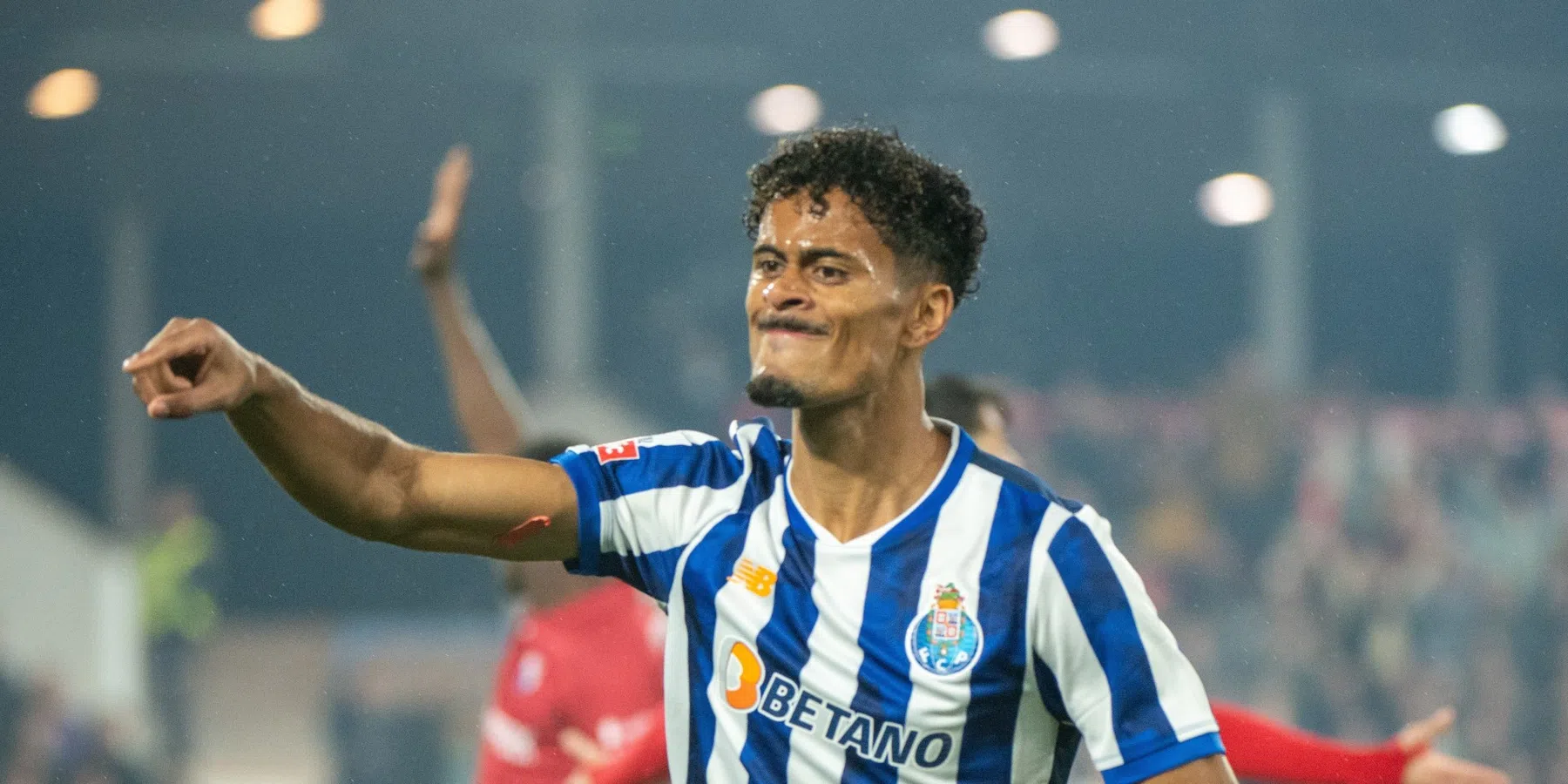 'Feyenoord zet in op komst Portugese aanvaller en stuurt miljoenenbod naar Porto'