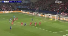 Thumbnail for article: Eerste CL-goal van de avond: Vitinha is Bizot de baas met koelbloedige penalty    