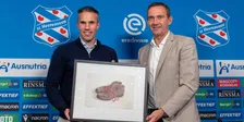 Thumbnail for article: Zo reageert SC Heerenveen op het vertrek van Van Persie naar Feyenoord