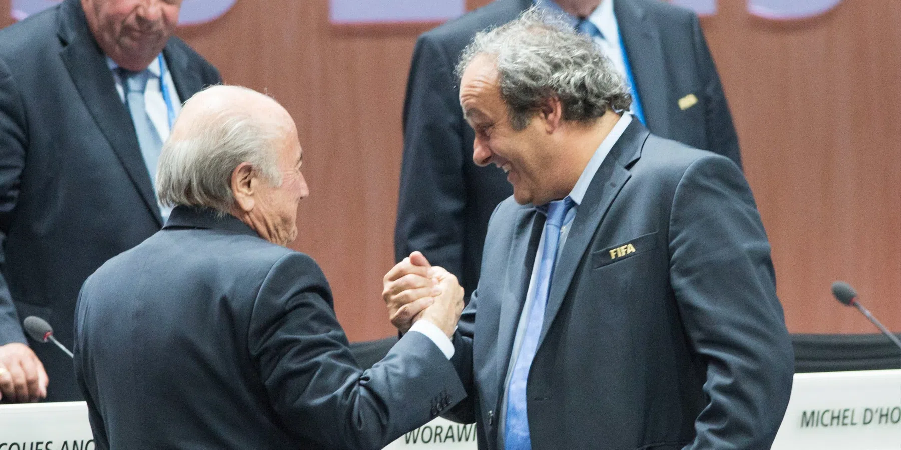 Blatter en Platini opnieuw voor de rechter: hier wordt het duo van verdacht
