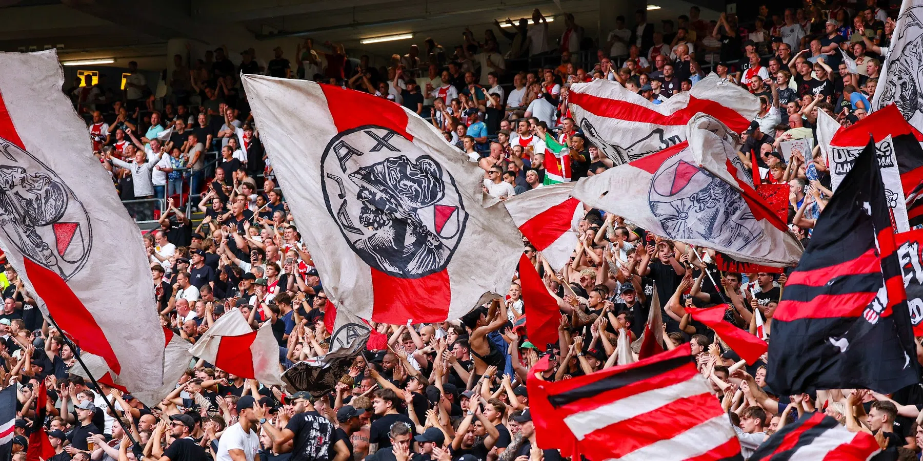 Strenge veiligheidsmaatregelen rond Johan Cruijff ArenA bij Ajax - AZ