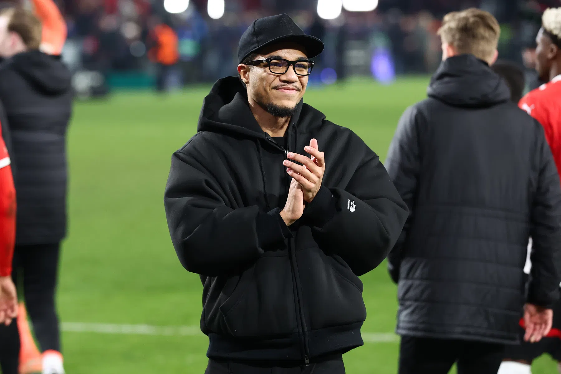 PSV krijgt goed nieuws: Tillman traint bijna volledig mee | VoetbalNieuws