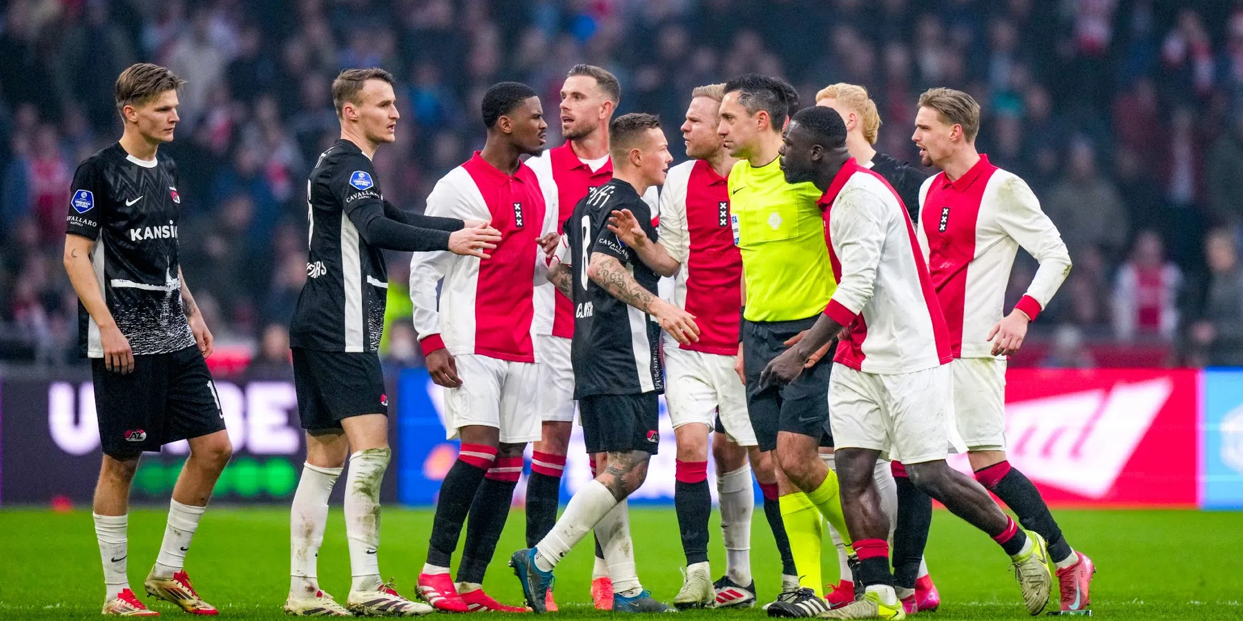 Nijhuis: "Higler had tweede gele kaart Penetra kunnen intrekken" | VoetbalNieuws