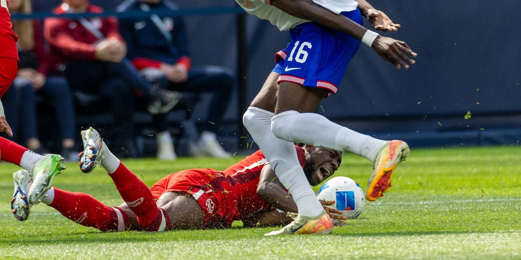 Seizoen voorbij voor Davies: Bayern München bevestigt zware blessure