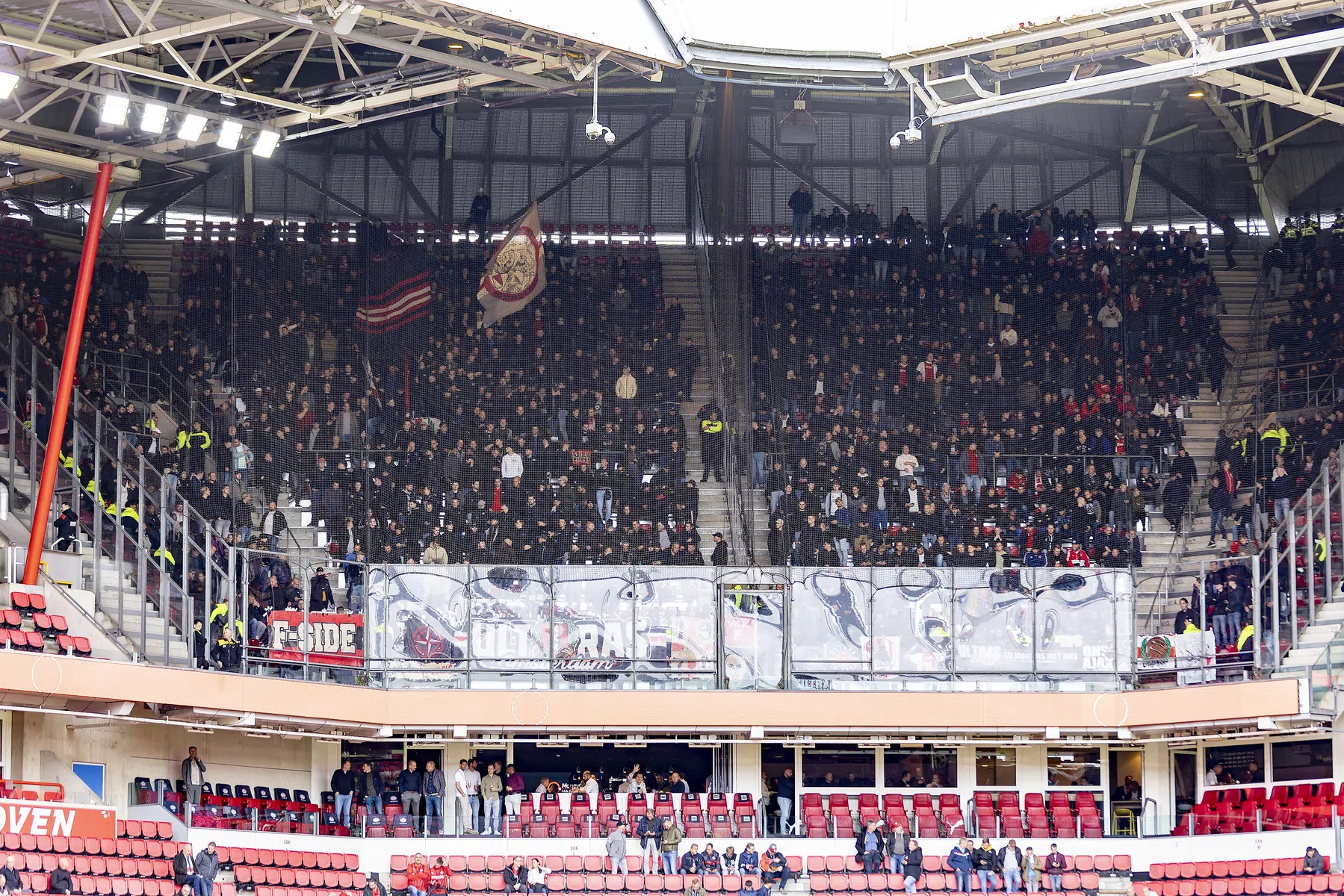 Waarom Ajax-supporters welkom zijn bij PSV - Ajax in Eindhoven | VoetbalNieuws