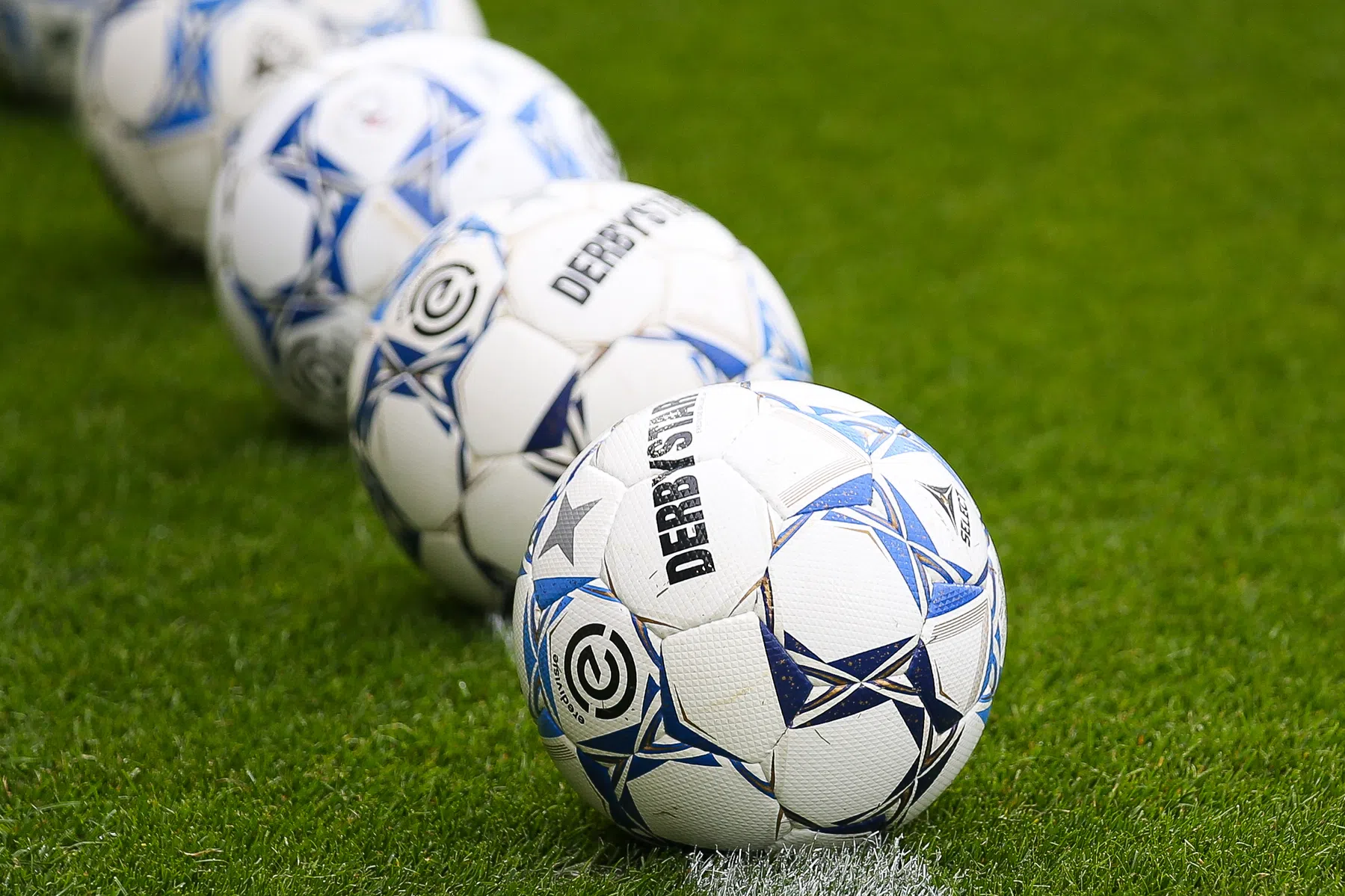 Waarom spelen Feyenoord en AZ doordeweeks een inhaalduel? | VoetbalNieuws