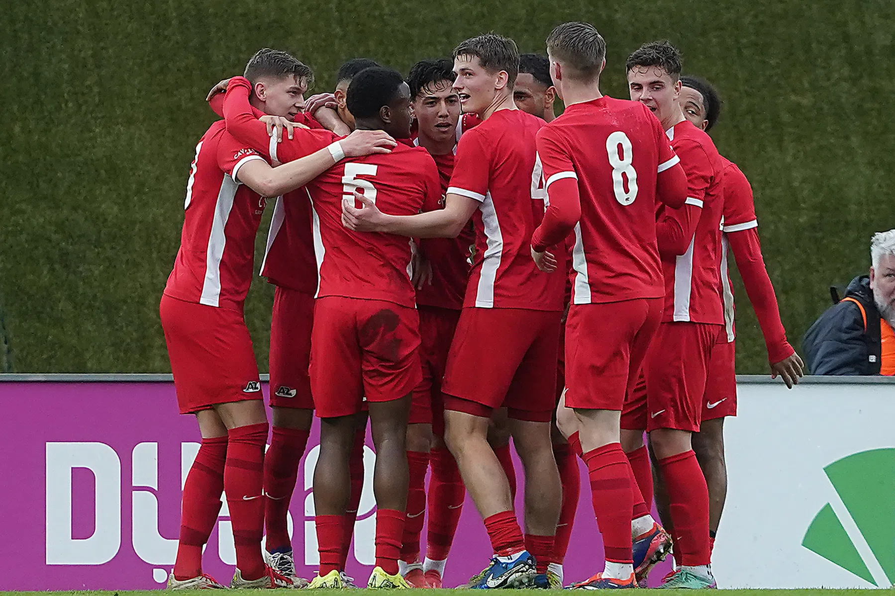 Waar en hoe laat kijk je AZ - Manchester City U19? | VoetbalNieuws