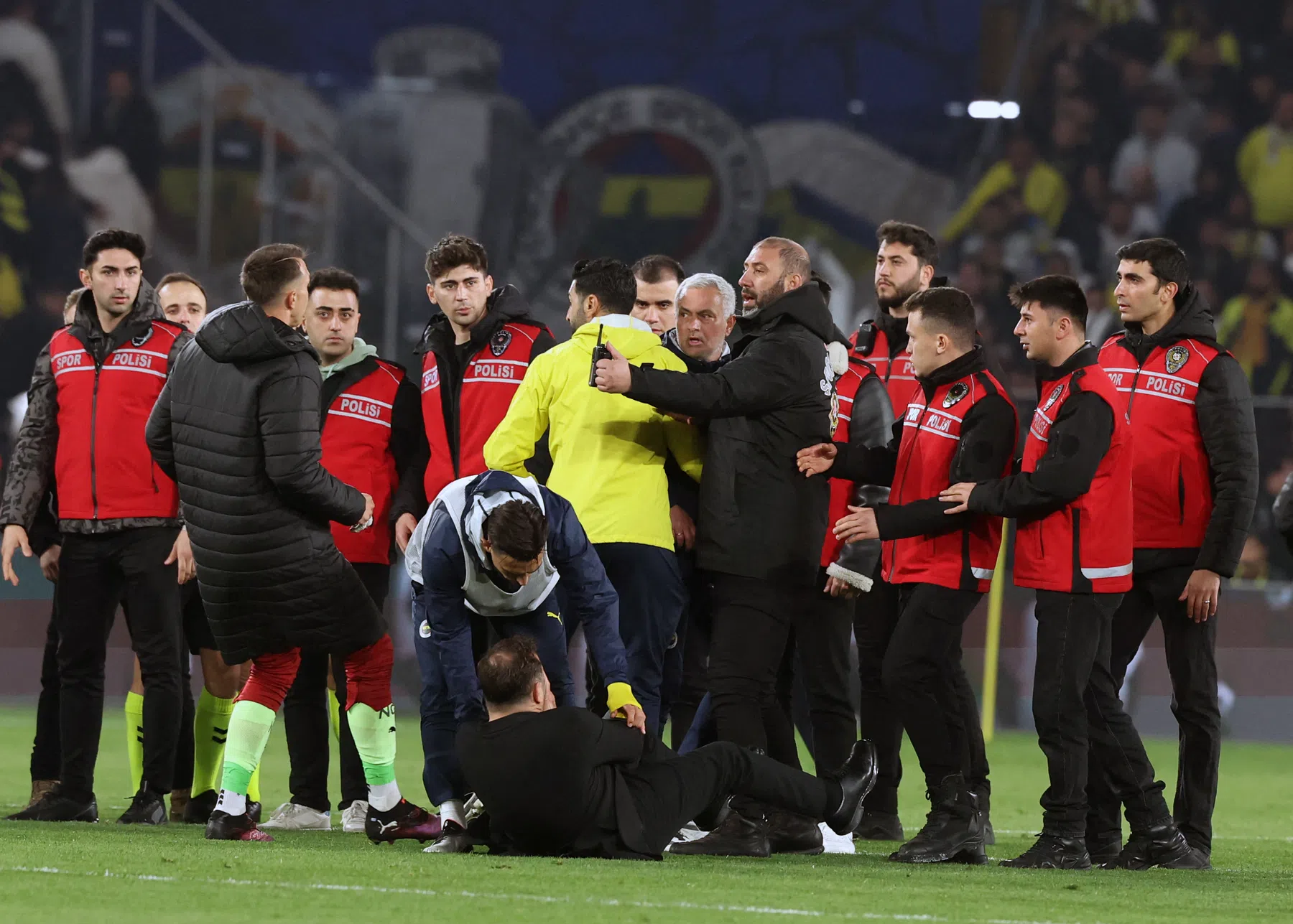 Mourinho bespot na knijpincident met Buruk: zo reageert Galatasaray | VN