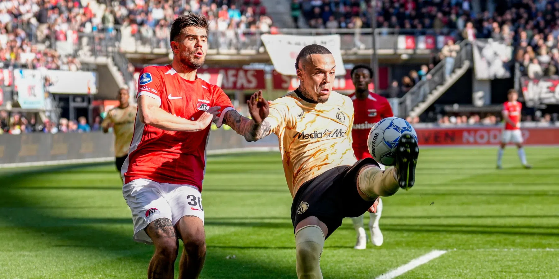Feyenoord wint kraker in Alkmaar en maakt strijd om plek twee weer spannend