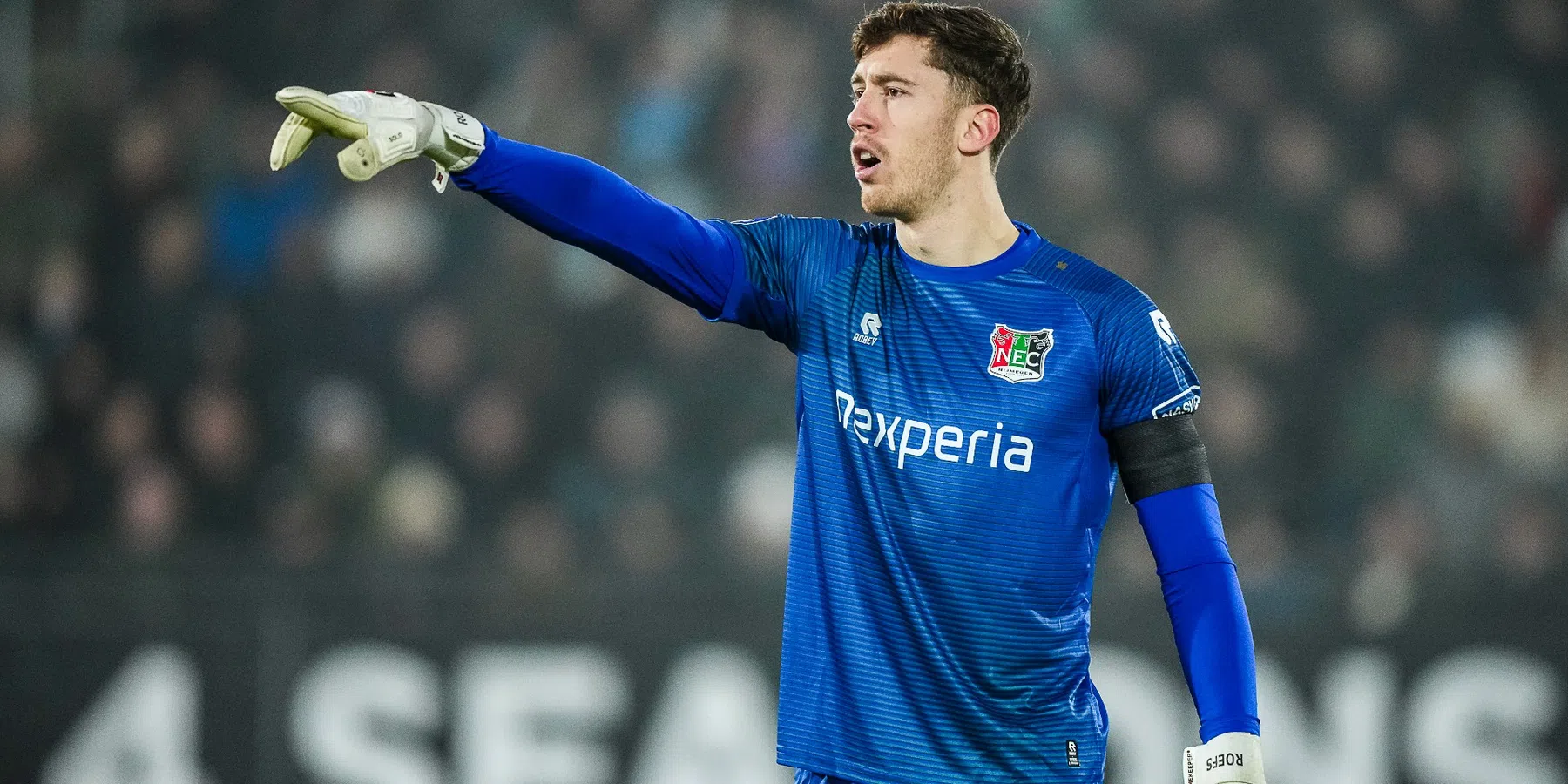 Roefs verrast door PSV-interesse: dit zegt de doelman van NEC erover