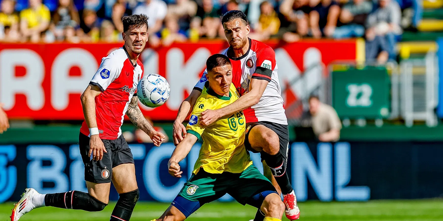 Feyenoord overkomt slappe start in Sittard en zit PSV weer op de hielen na zege