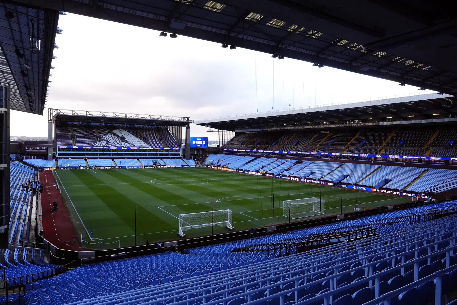 Waar wordt Aston Villa - PSG gespeeld? Alles over Villa Park | VoetbalNieuws