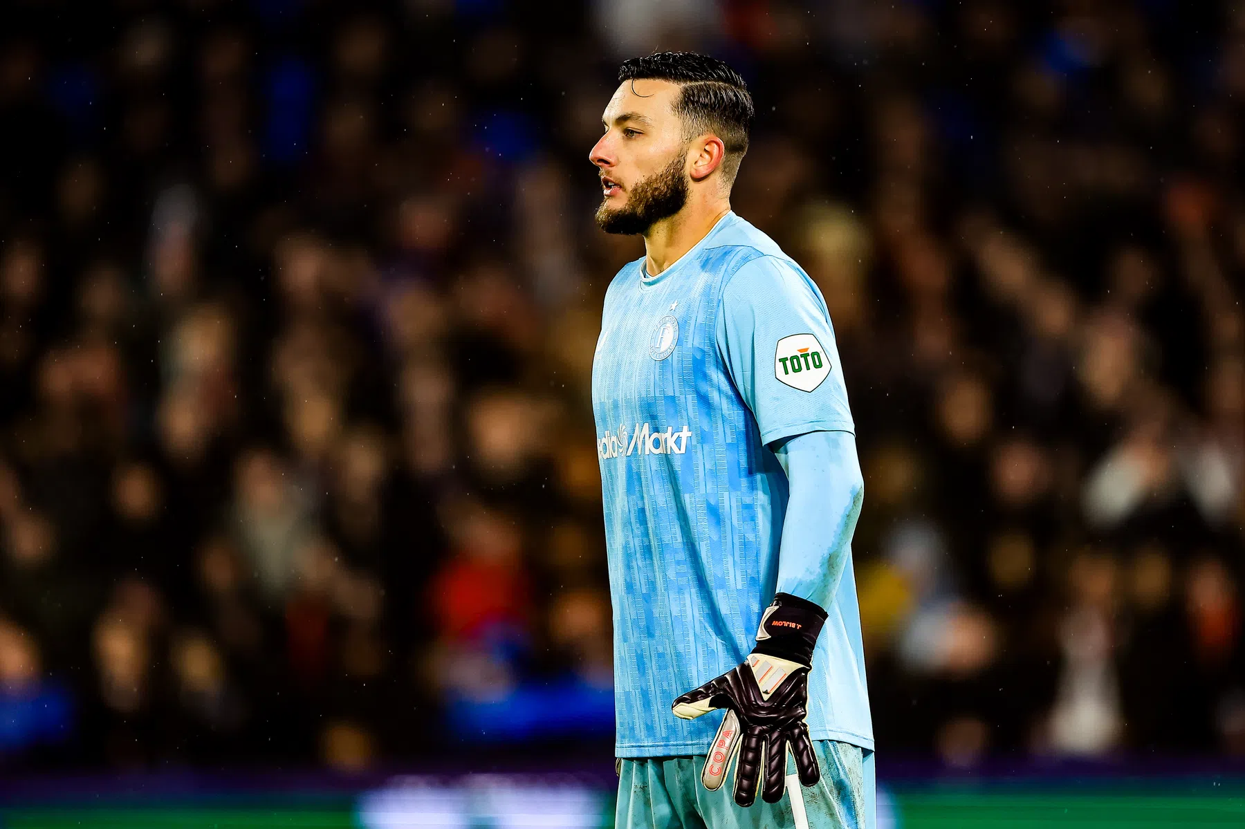 Feyenoord-keeper Bijlow gespot op trainingsveld na blessure | VoetbalNieuws