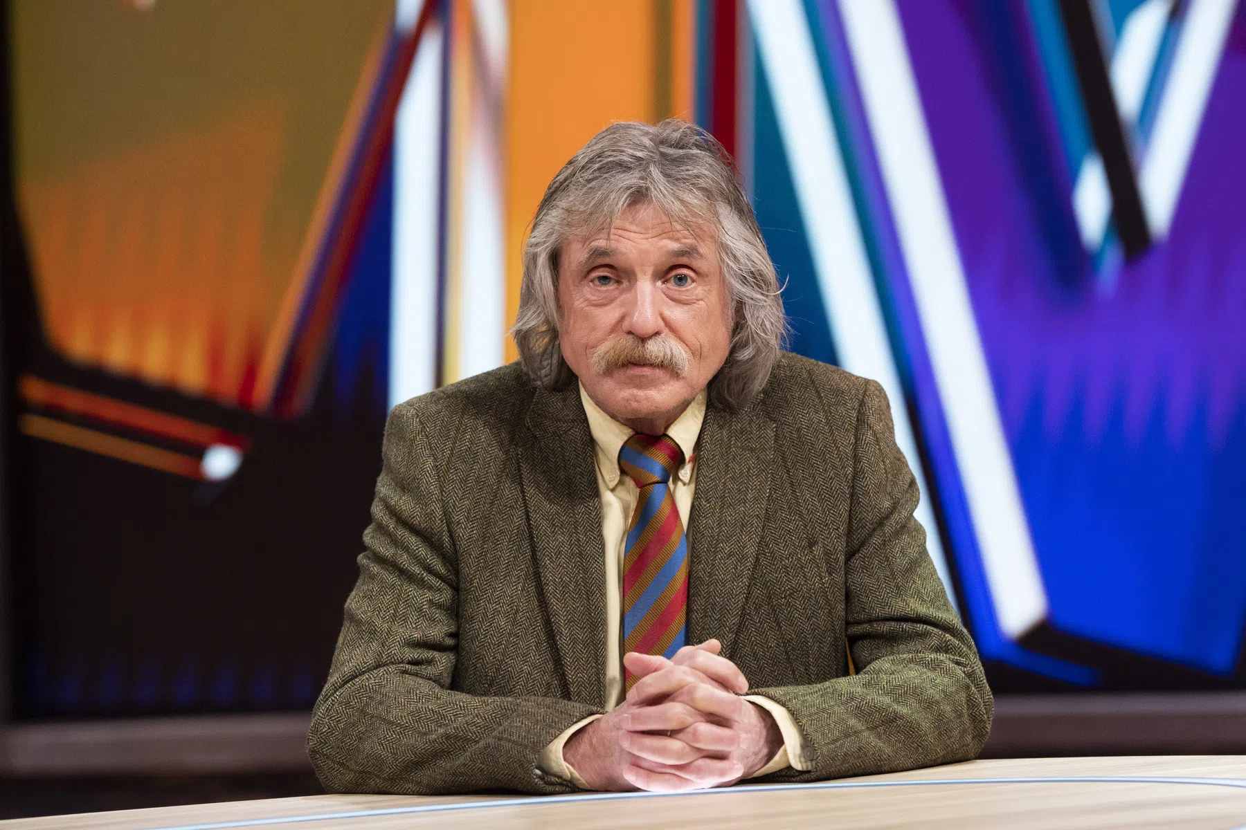 Waarom Johan Derksen dinsdag ontbrak bij Vandaag Inside | VoetbalNieuws