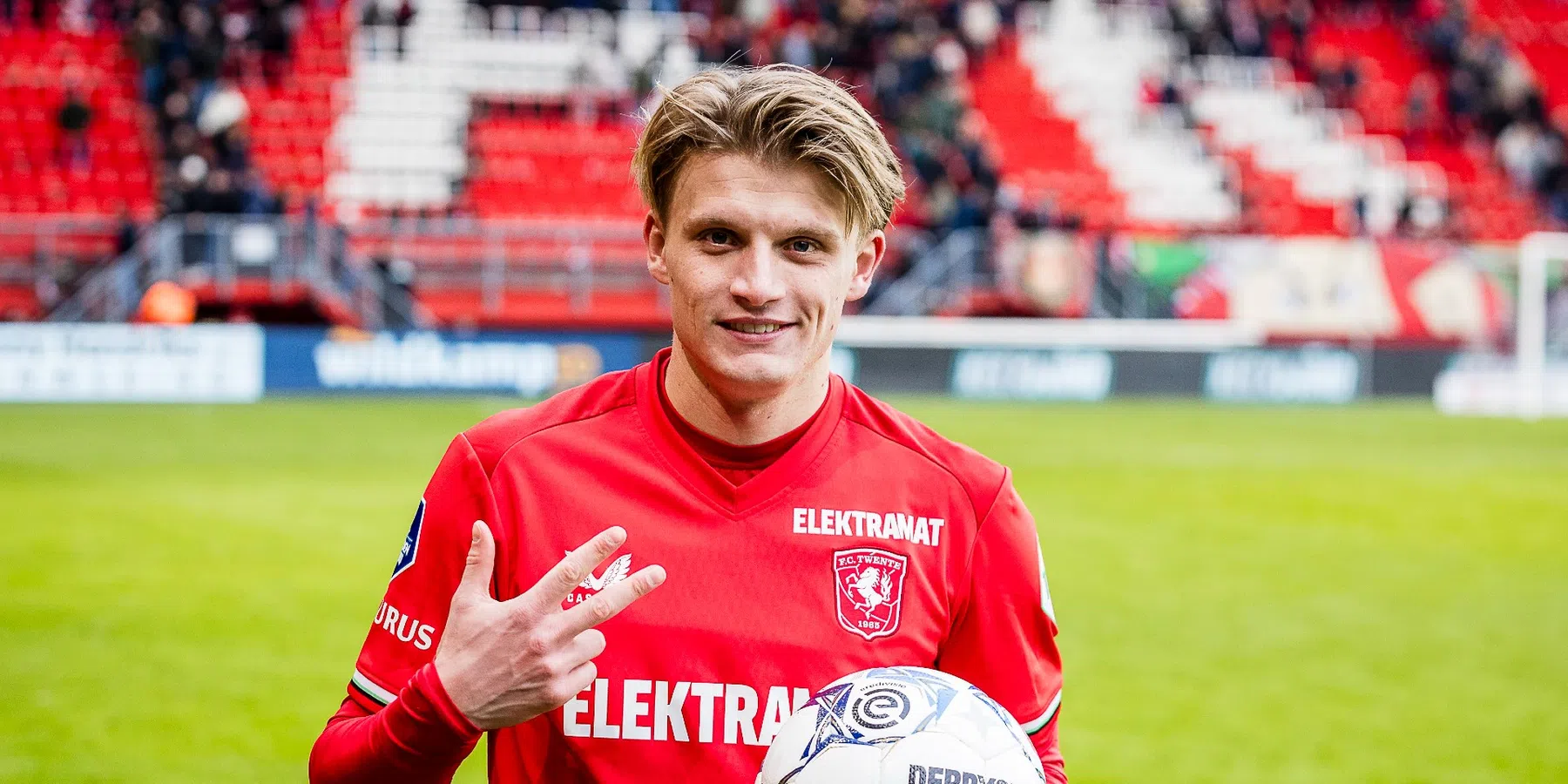 'Het spel is op de wagen: Turkse topclub meldt zich in Enschede voor Steijn'