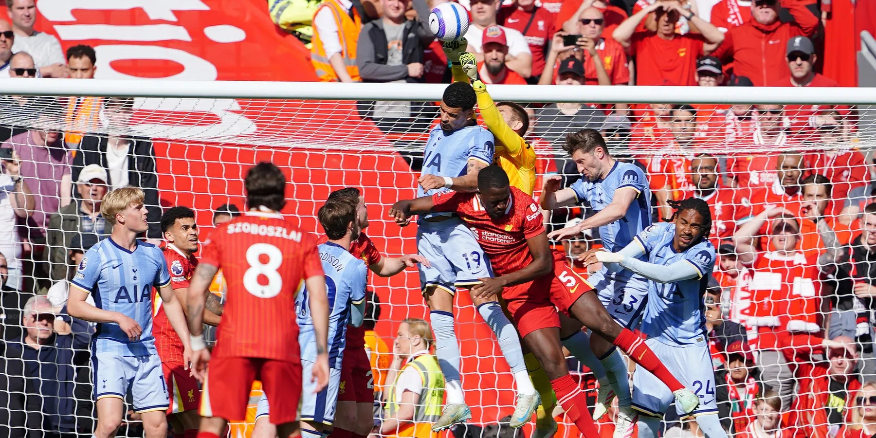 Liverpool walst over Spurs heen en heeft landstitel binnen in eerste seizoen Slot