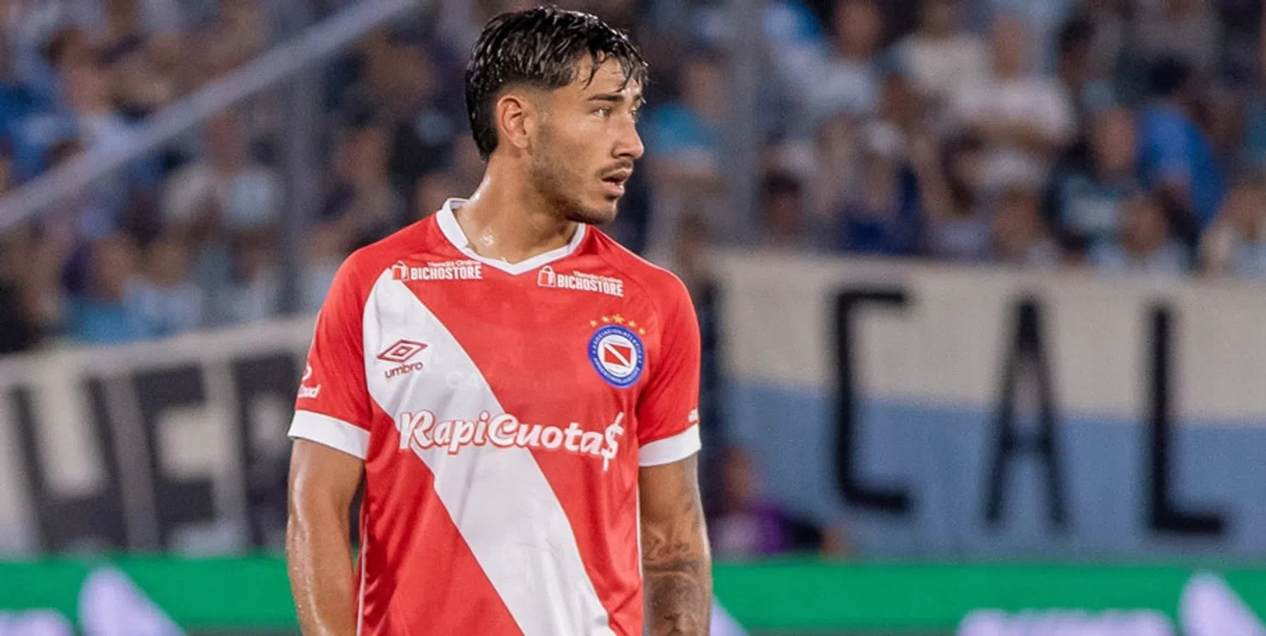Román Vega in beeld bij Ajax: profielschets van linksback | VoetbalNieuws
