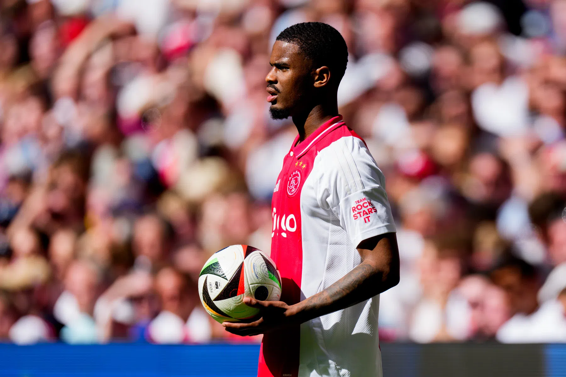 Chelsea sprak met Ajax over Jorrel Hato-transfer | VoetbalNieuws