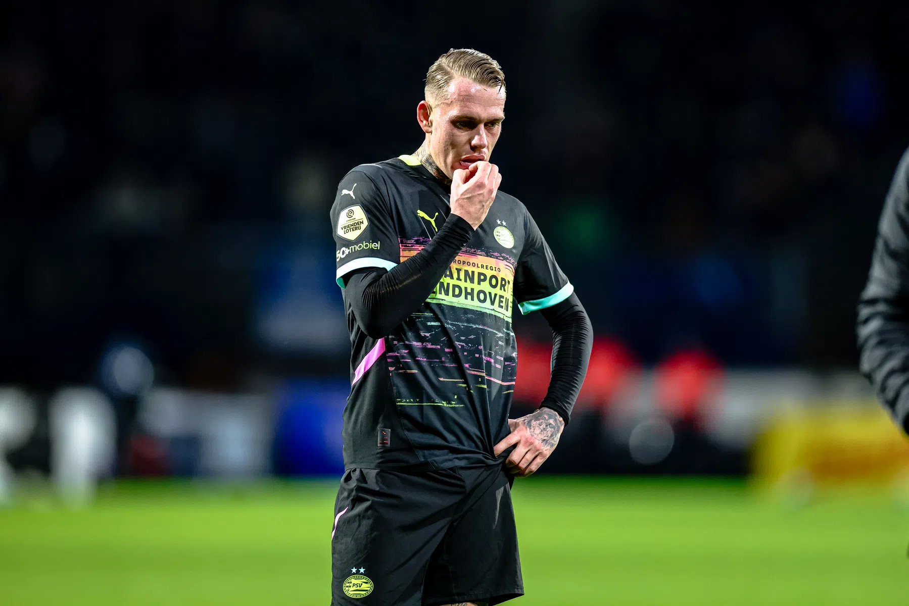 PSV laat Karsdorp gaan na blessure en operatie | VoetbalNieuws
