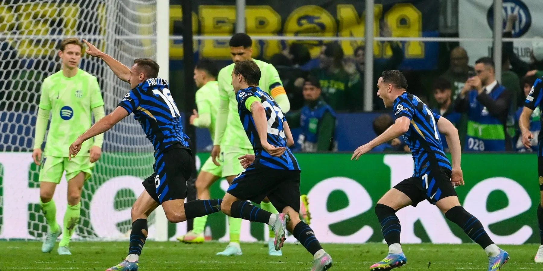 Italiaanse pers doopt Dumfries tot 'ongekend wapen' na heroïsche halve finale