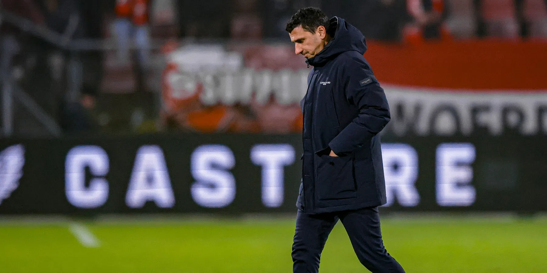 AZ gaat langer door met Martens: trainer en staf tekenen bij tot 2028 in Alkmaar