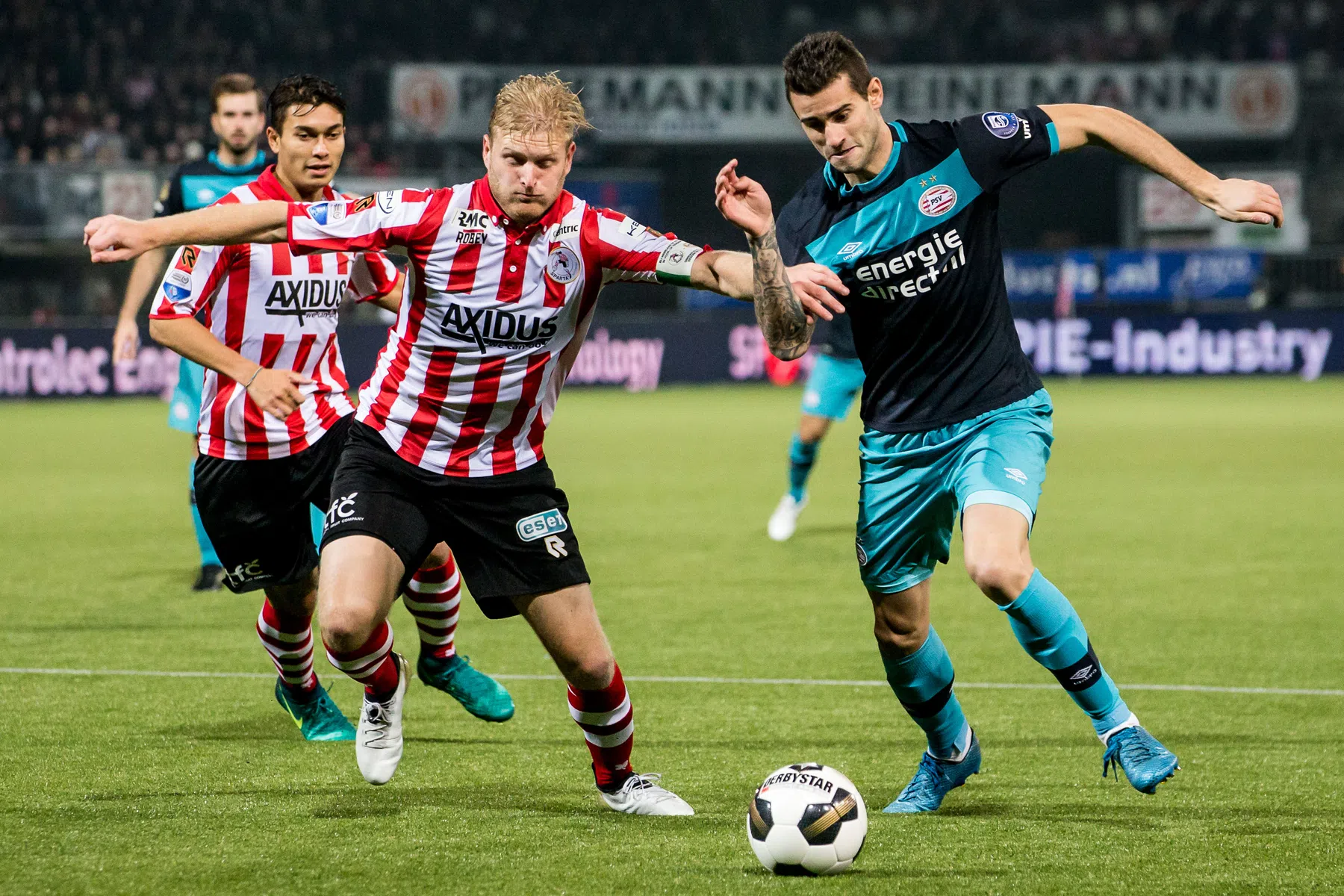 Hoe presteert PSV historisch op Het Kasteel? | VoetbalNieuws