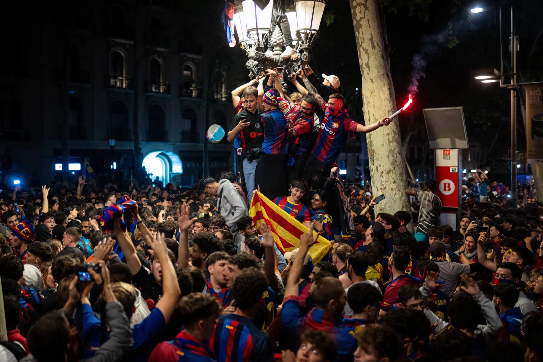 Barça pakt 28e titel: lof voor Flick en Yamal | VoetbalNieuws