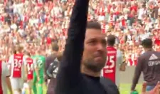 Mooi: Farioli in tranen, trainer bedankt Ajax-publiek voor steun