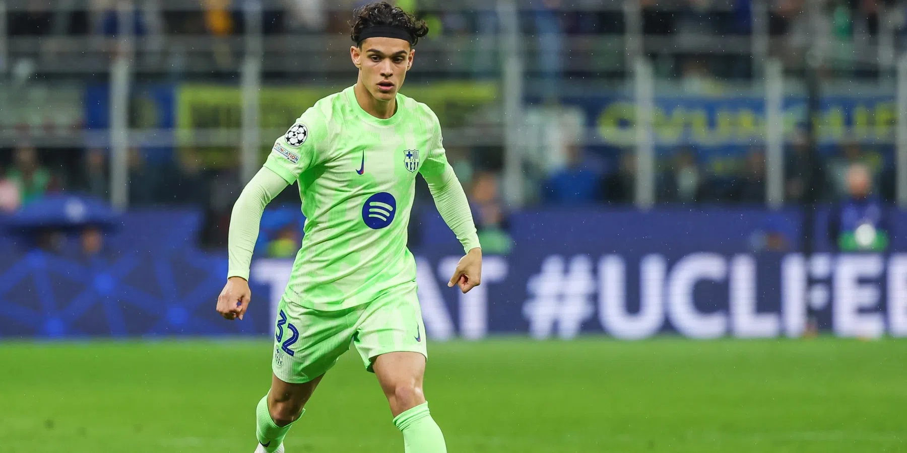 Wie is Héctor Fort, de rechtsback die PSV wil huren van FC Barcelona?